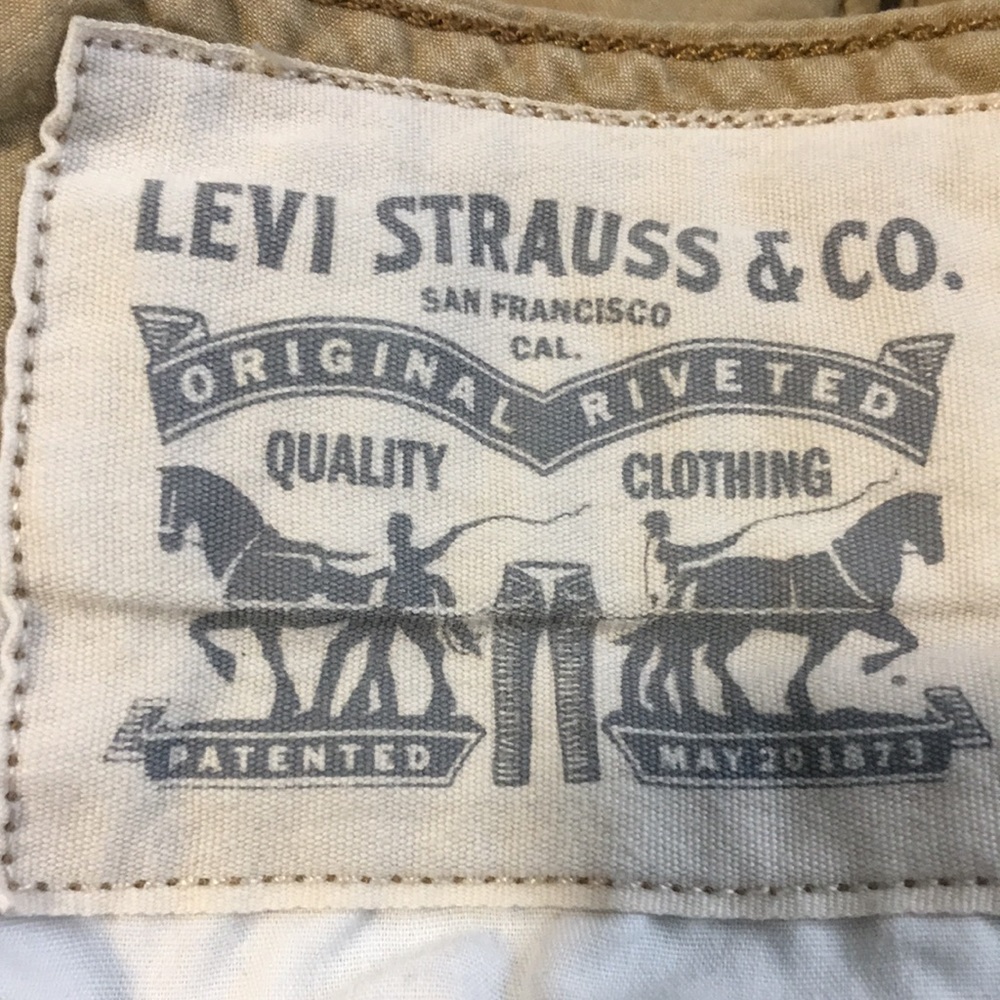 Levi’s Khaki Cargo Shorts 36W - Picture 8 of 10